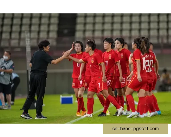 雷纳德女足传奇中卫依然稳健屹立防线成就新辉煌 雷纳德女足传奇中卫依然稳健屹立防线成就新辉煌
